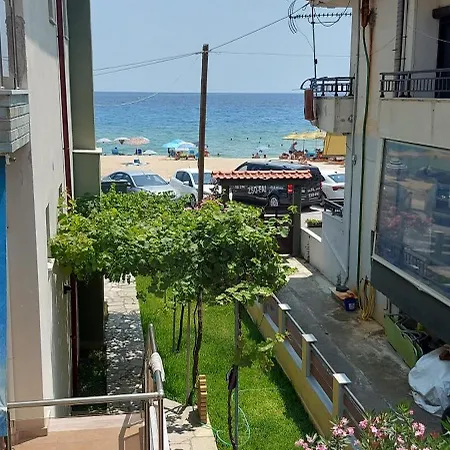 アパートホテル Annas By The Sea サルティ
